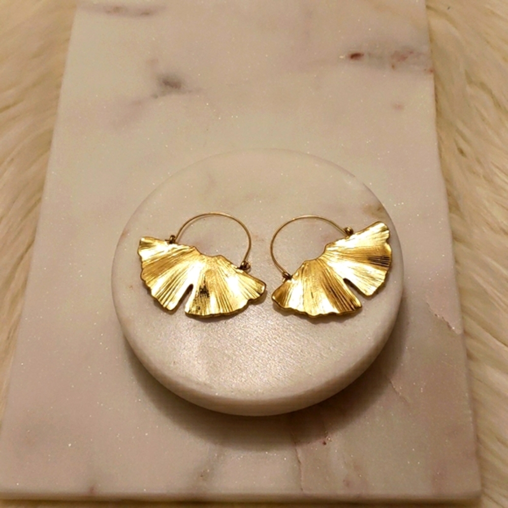 New Gynkgo Leaf 🍃 Gold Hoop Earrings - Picture 4 of 5